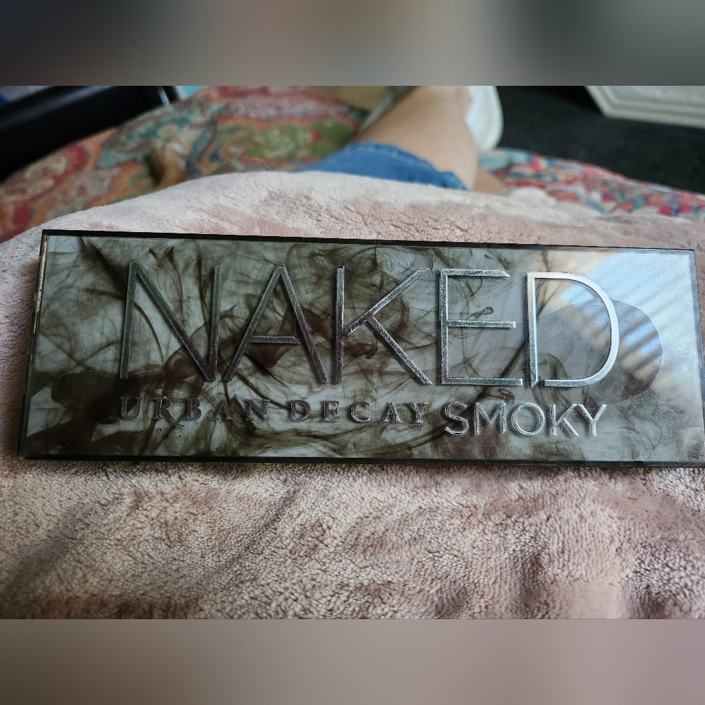 Urban Decay Naked Smoky Palette